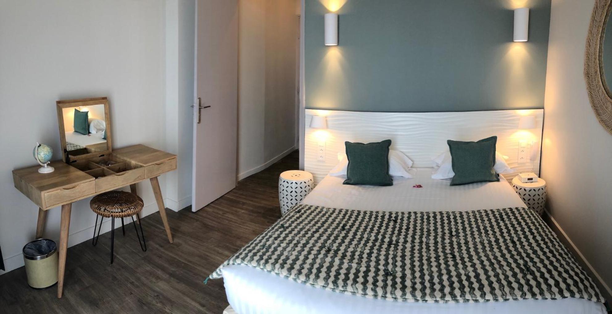 Double Room with Terrace and Pool View,1626355662:JPEG